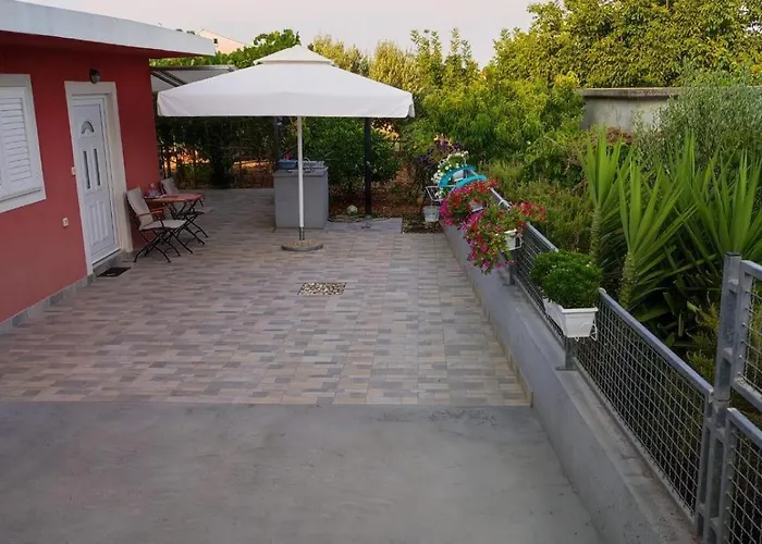 Apartman With Parking Space Seget Donji, - 23533